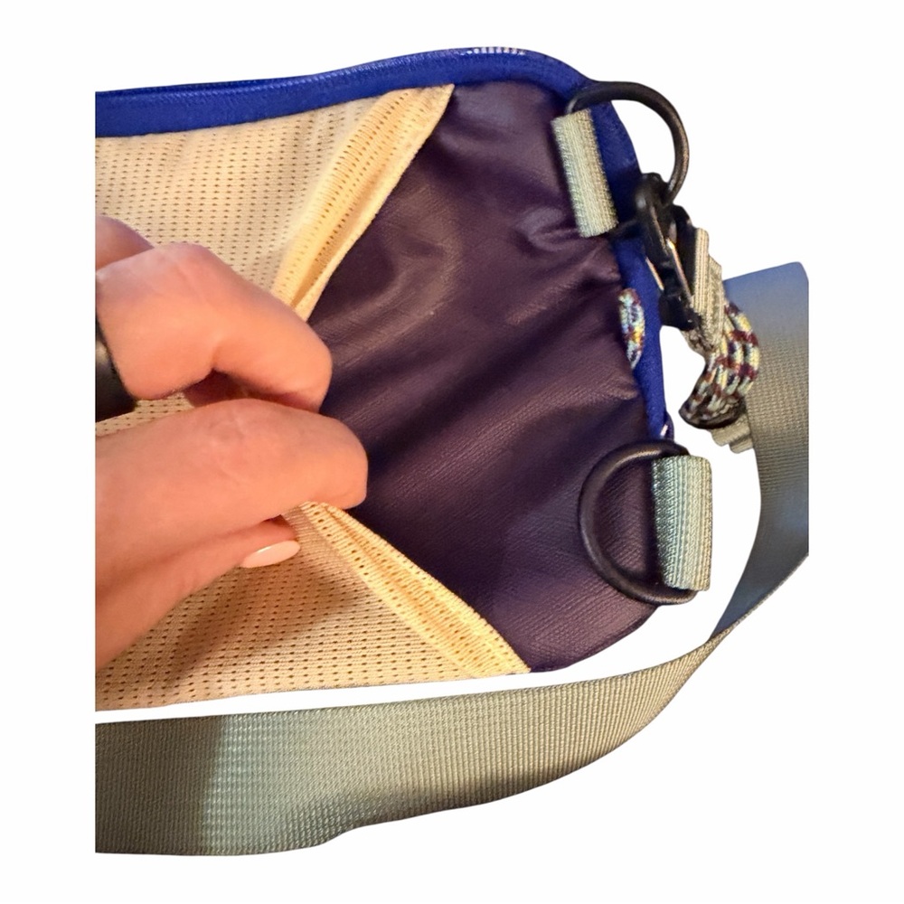 Chums Rover Crossbody Plum Sling Bag for Women & Men – Convertible bag NWT - Picture 6 of 8